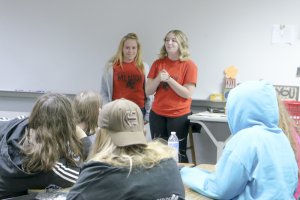 Stripes mentors address a freshman class