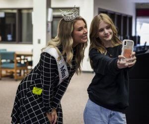 Miss Washington, Vanessa Munson, poses with a Prairie High School student for a photo